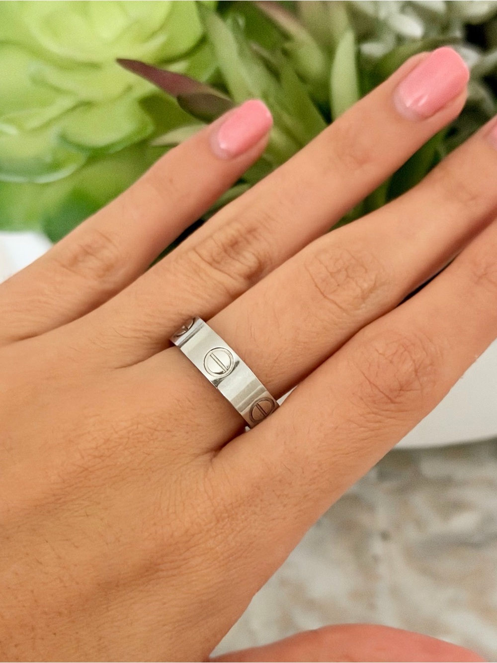 Medium Cartier Love Screw Ring - Silver